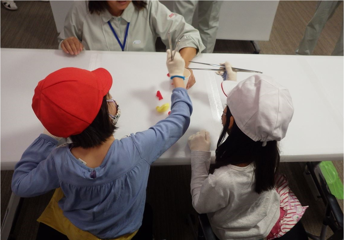 Elementary students at the plant